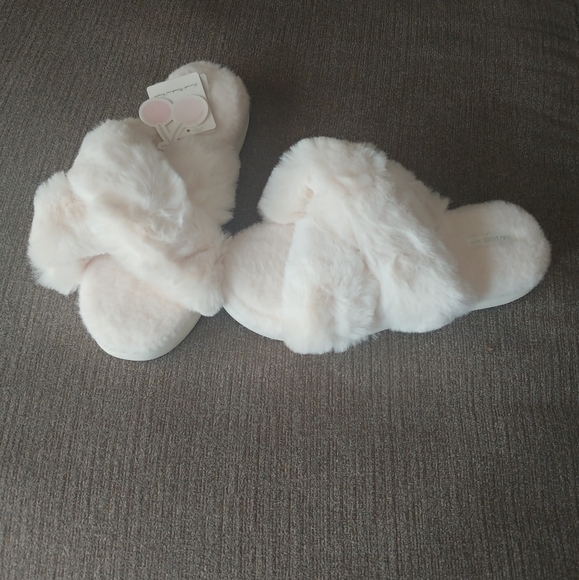 fuzzy faux fur slip on slippers - Picture 2 of 4